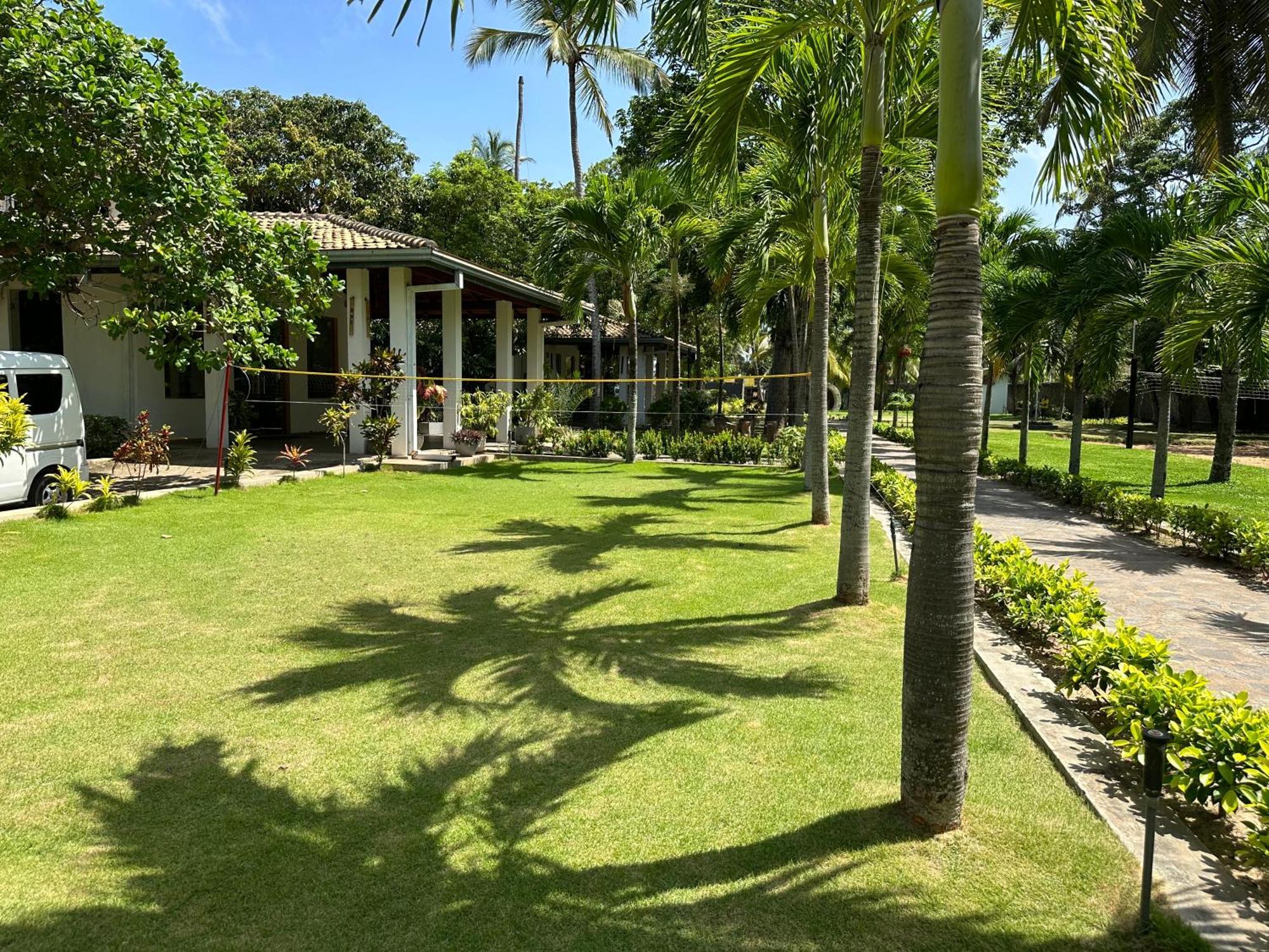 Amaluna Resorts Negombo Exterior photo