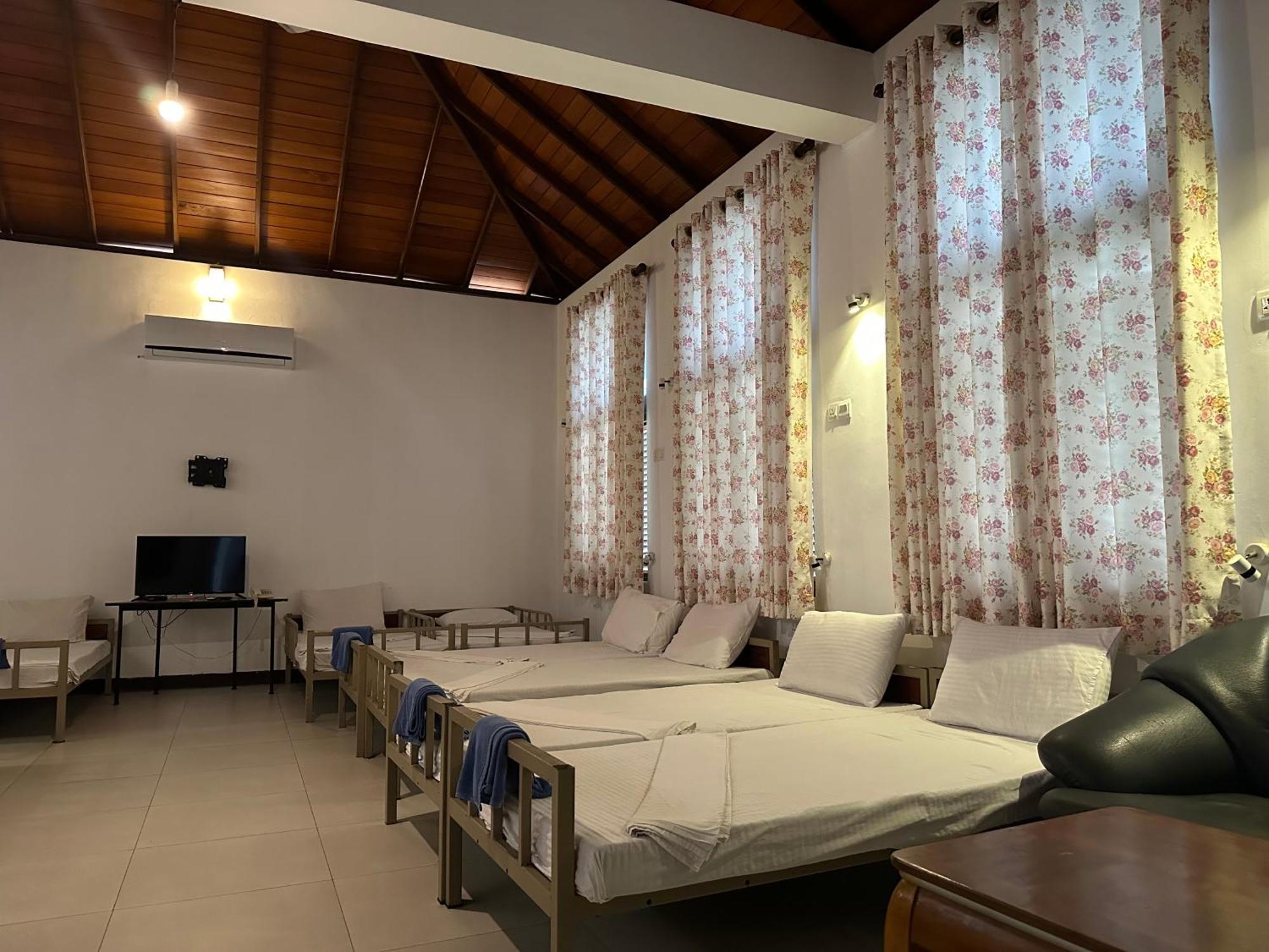 Amaluna Resorts Negombo Exterior photo