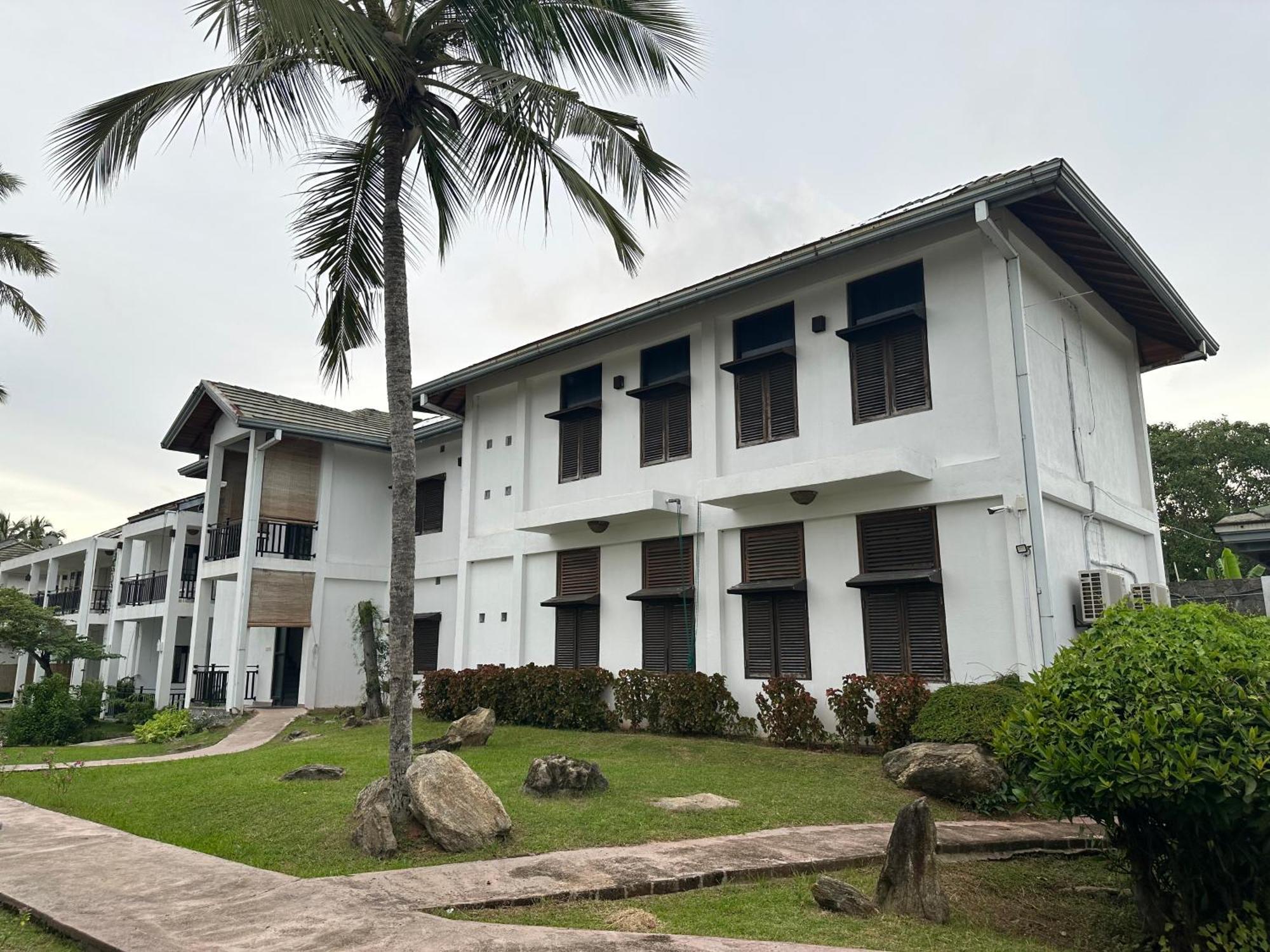 Amaluna Resorts Negombo Exterior photo