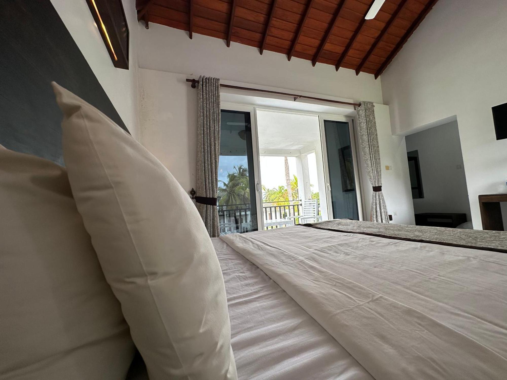 Amaluna Resorts Negombo Exterior photo