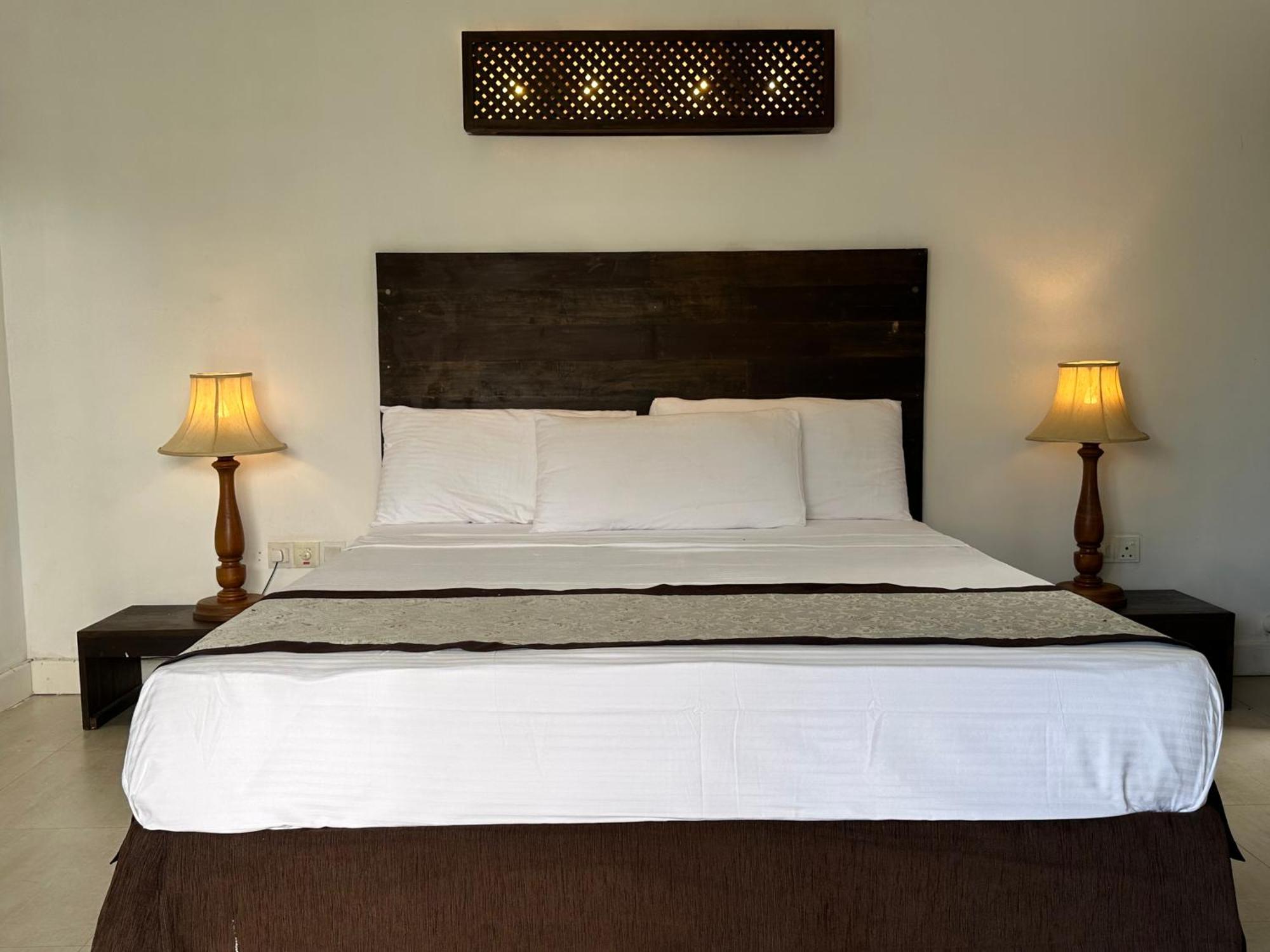 Amaluna Resorts Negombo Exterior photo