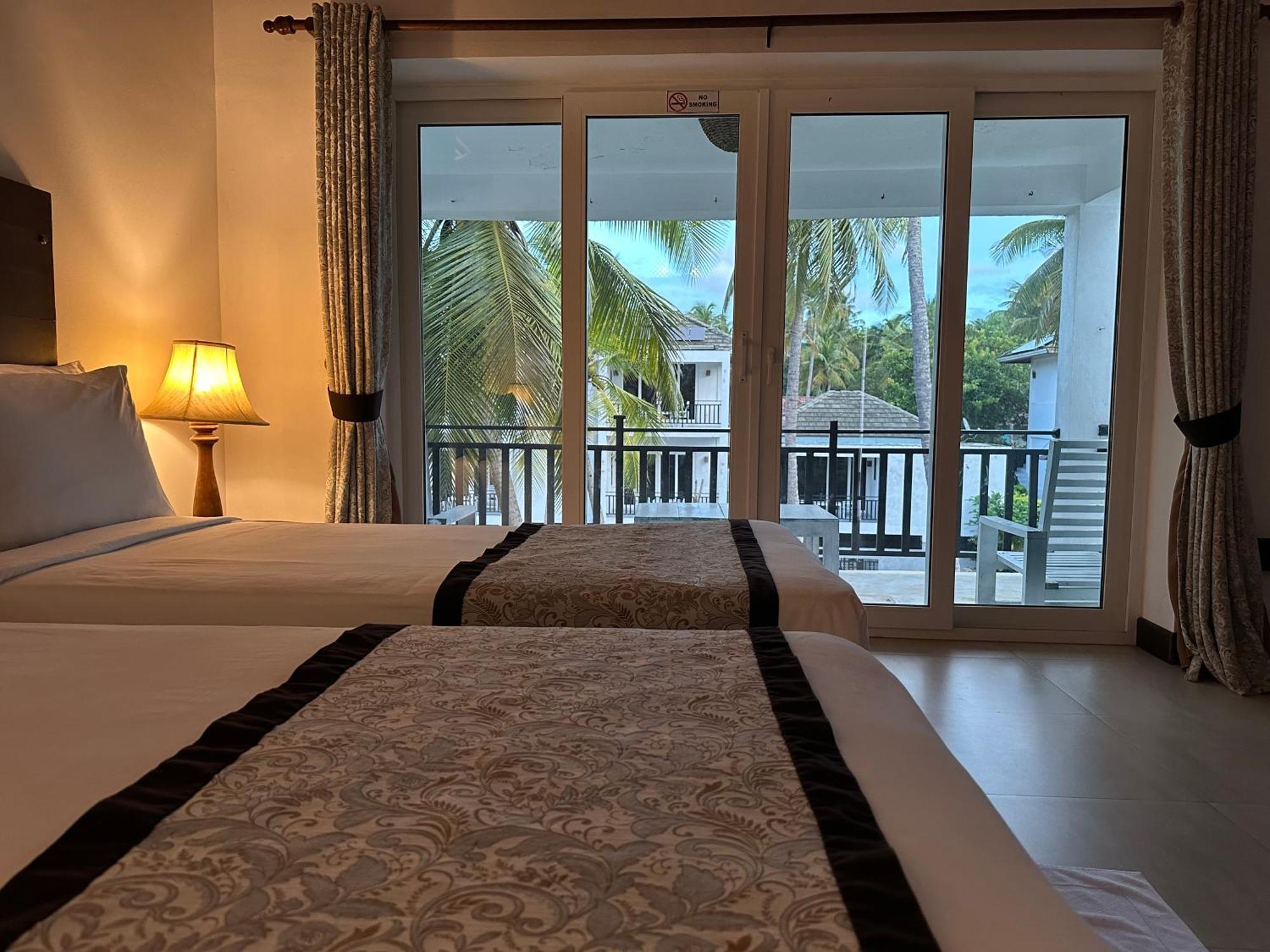 Amaluna Resorts Negombo Exterior photo