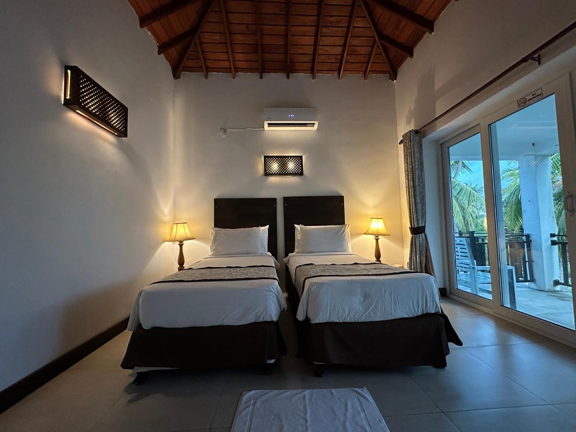 Amaluna Resorts Negombo Exterior photo
