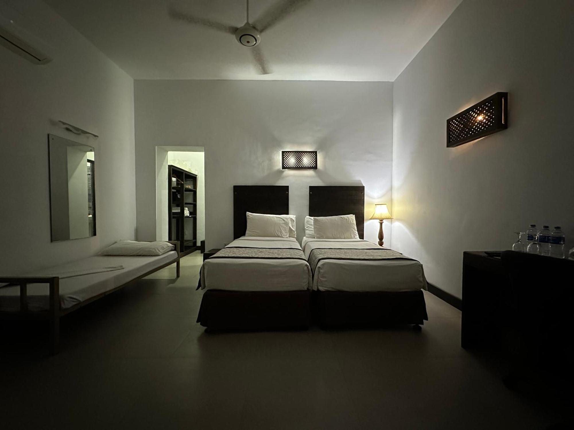 Amaluna Resorts Negombo Exterior photo