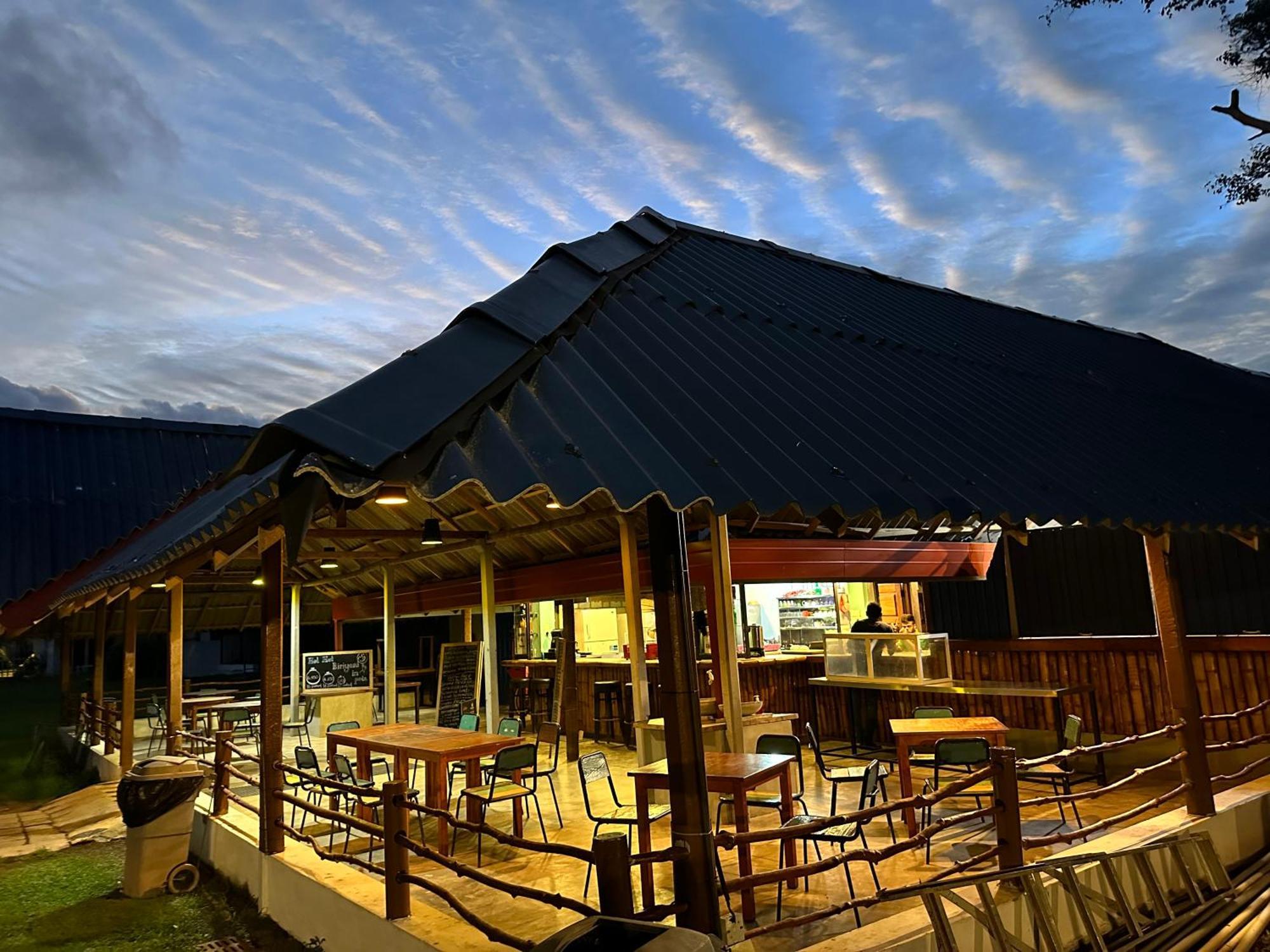 Amaluna Resorts Negombo Exterior photo