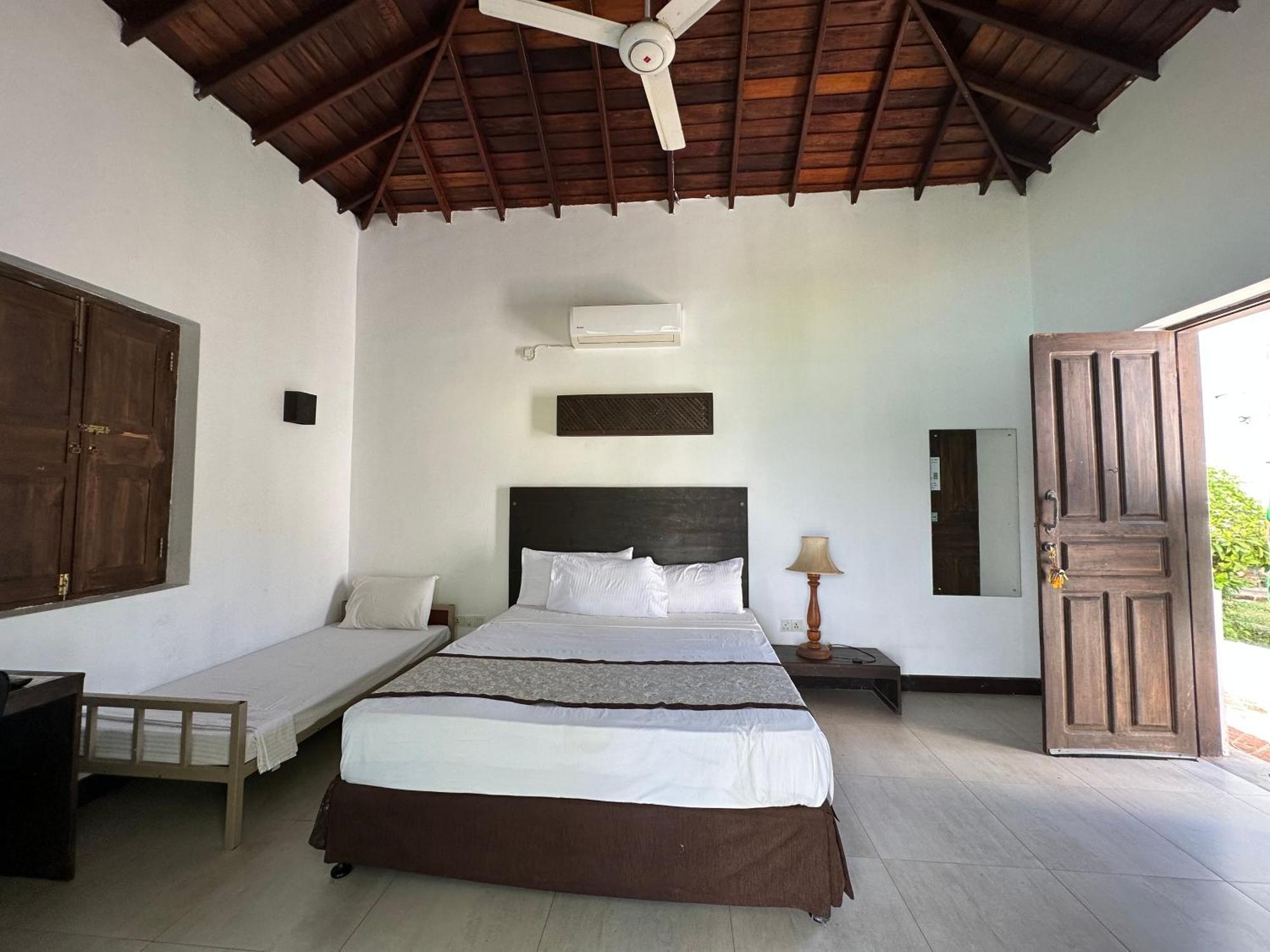 Amaluna Resorts Negombo Exterior photo