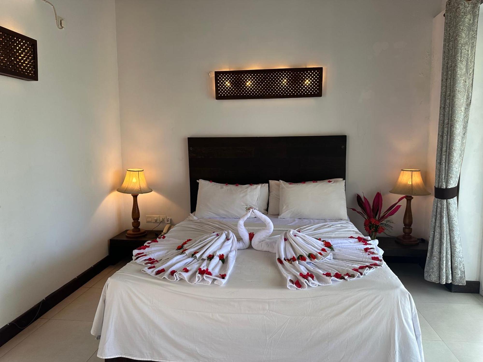 Amaluna Resorts Negombo Exterior photo